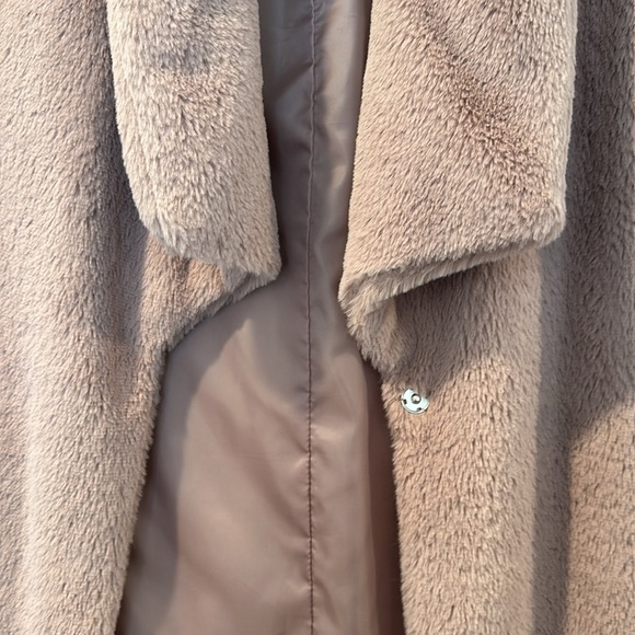 Fuzzy oversized pink jacket - Picture 2 of 6